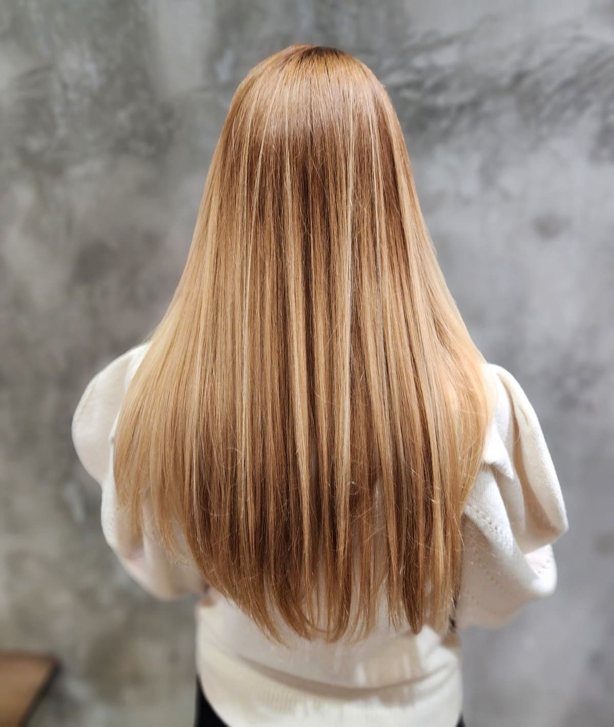 Shiny brunette blowout